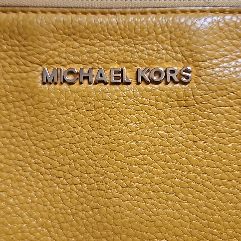 Michael Kors wristlet bag - Picture 2 of 5